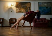 봄철 직장인을 위한 의자 필라테스: 사무실에서 몸과 마음을 케어하는 방법