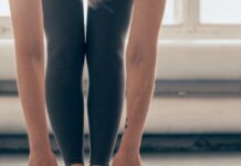 운동을 통해 예방하는 만성 질병과 면역력 관리 a pair of legs and feet