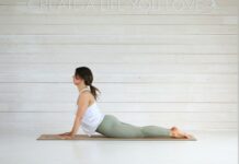 필라테스 10년 뒤의 내 모습: “노화는 선택이다,” 장기 수련이 선사하는 삶의 풍경 Woman doing cobra pose on yoga mat