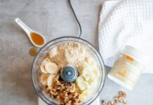 “단백질 식단의 매력: 건강과 맛 동시에 잡는 유행 키워드” a blender filled with ingredients to make a smoothie
