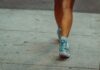 바쁜 일상 속 건강 지키기, ‘마이크로 운동’이 뜬다 Legs and feet walking on a sidewalk